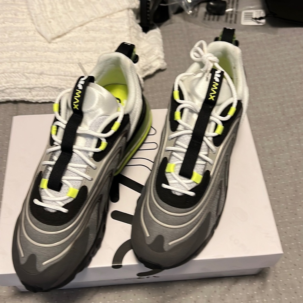 Brand New Sz 10 Air Max 270 React ENG ‘Neon 95’ w/Box